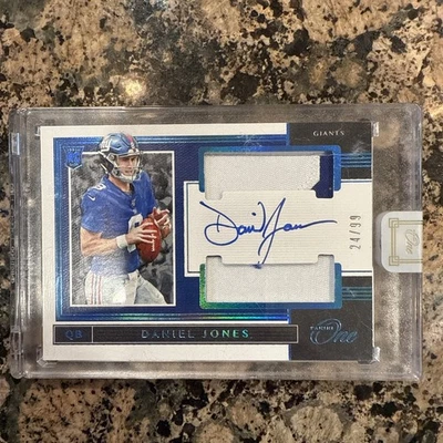 2019 Panini One - Rookie Dual Patch Auto Daniel Jones #39 Blue /99  - Image 1 of 2