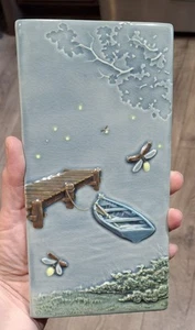 John Beasley Medicine Bluff Studio 4x8 Dockside Glühwürmchen mit Boot See Kunst Fliese - Bild 1 von 19