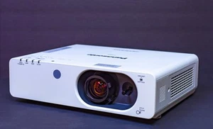 Panasonic PT-FW430U Projector For parts no power, no filter, no lamp - Afbeelding 1 van 3
