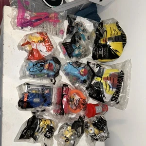 14 Giocattoli McDonald's Happy Meal 2015-17 Minion Barbie Hot Wheel Transformer Canto - Foto 1 di 5