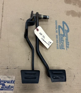 1968-72 Chevy Chevelle OEM GM 4 Speed Clutch & Brake Pedals - Picture 1 of 8