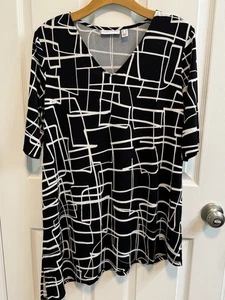Susan Graver Large Black White V-neck Tunic Asymmetrical Hem Short Sleeve - Picture 1 of 11