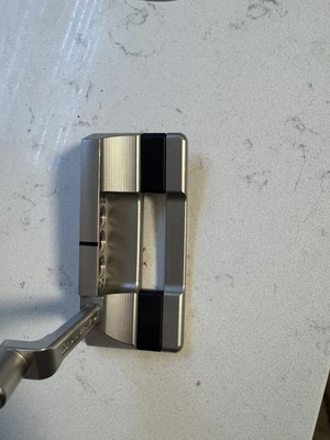 2025 Scotty Cameron costas quadradas 34"" - Imagem 1 de 4