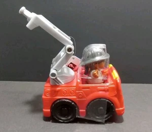 Fisher Price Little People to The Rescue Fire Truck Toy With Fireman Age 1-5 New - Picture 1 of 6