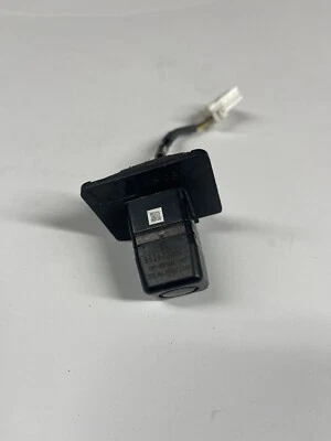 Subaru Forester 17-18 задний люк камеры 86267SG500 OEM - Изображение 1 из 4