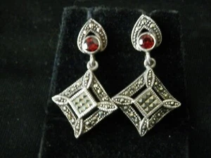 Hermosos pendientes colgantes de plata de ley rojo granate redondo marcasita #1255 - Imagen 1 de 5