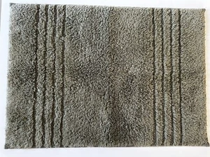 New Target Olive Green Bath Mat 17x24 Inches NWOT Non-Slip Washable - Picture 1 of 1