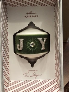Hallmark Keepsake Emerald Joy 2015 Christmas Tree Ornament - Picture 1 of 3