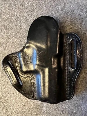 Vintage DeSantis Model 82 Left Handed Leather Holster - Image 1 of 4