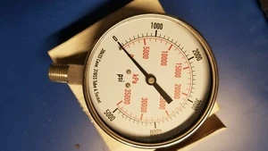 4FMR8 Pressure Gauge 5000psi, 3-1/2", 3.5" - Picture 1 of 4