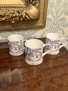 3 x QUEEN'S MACINTOSH LAVENDER ROSES FINE BONE CHINA TASSEN - Bild 1 von 3