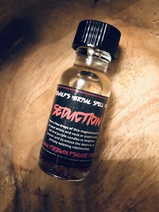 Huile de sort de séduction - faite à la main, biologique, amour, wicca, sorcellerie, hoodoo - Photo 1 sur 1