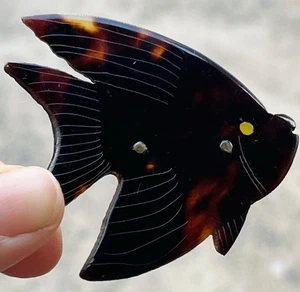 Vtg Faux TORTOISE SHELL ETCHED SEA FISH Nautical Brooch Pin - Picture 1 of 12