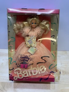 Vintage 1991 Compleanno Sorpresa Barbie Bambola Mattel Bionda #3679 - Nuova Scatola Danneggiata - Foto 1 di 6