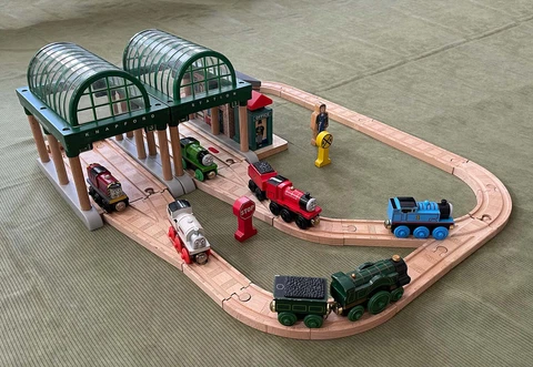 Thomas Wooden Talking Railway Series KNAPFORD STATION RFID Gold Magnet Train Set Cover