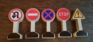 5 Holz Verkehrsschilder Spielzeug für Straße Autos Schilder Geschenk unbespielt - Bild 1 von 3