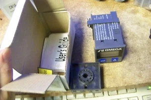 omega CN1A-TC 1/16 DIN On-Off LCD Temperature Controllers with Dual Outputs - Picture 1 of 4
