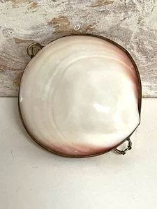 Vintage Handcrafted Seashell Hinged in Brass with Clasp - Picture 1 of 4