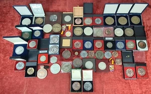 COLLECTION OF 57 BRONZE, SILVER AND METAL MEDALS. VALLFORMOSA CAVES. XXTH... - Picture 1 of 1
