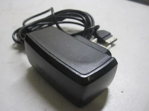Genuine OEM Samsung ATADM10CSC Vintage Cell Phone Home Charger - Zdjęcie 1 z 4