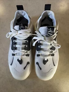 Adidas James Harden Volume 5 Capitolo 1 Bianco e Nero NUOVE Taglia 6 1/2 senza scatola - Foto 1 di 6