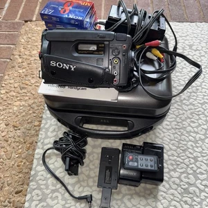 Sony Handycam CCD-TR101 Hi8 Camcorder with Case and Accessories  - Picture 1 of 7