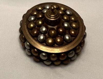 Антикварная однотонная латунная шкатулка для нюхательного табака декоративная бижутерия крышка для безделушки - Изображение 1 из 4