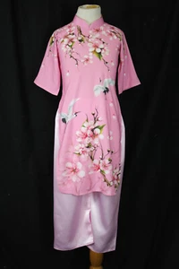 Traditional Vietnamese high collared áo dài with flamingo and magnolia print - Picture 1 of 39