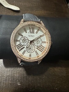 Correa de reloj gris con bisel de cristal dorado rosa para mujer batería nueva - Imagen 1 de 4