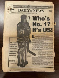 N.Y. Daily News - 25.02.1980 - US Hockey Team gewinnt Goldmedaille - Brooks Eruzione - Bild 1 von 6