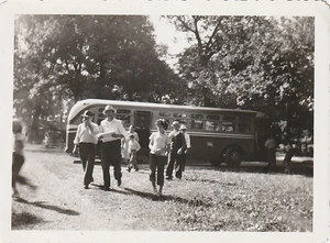 Vintage Photo Old Bus Transportation People Unloading circa 1950s 1000 - Picture 1 of 1