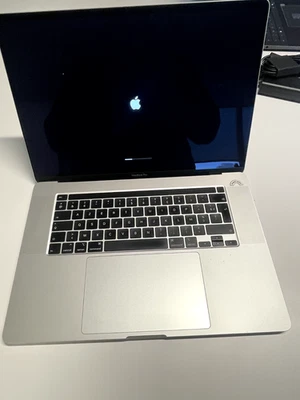 Apple MacBook Pro 16" 2019 - To SSD - Intel Core i9 - 2.4GHz - 16GB RAM - Image 1 of 4