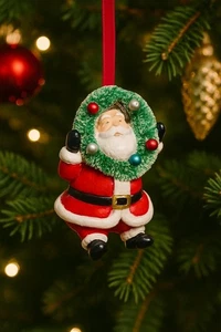 Santa Claus Holding A Wreath Ornament 7444 - Picture 1 of 5