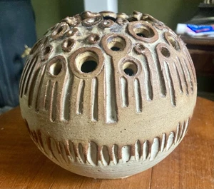 Vintage Shelf Pottery Vase In Excellent Condition - Picture 1 of 7