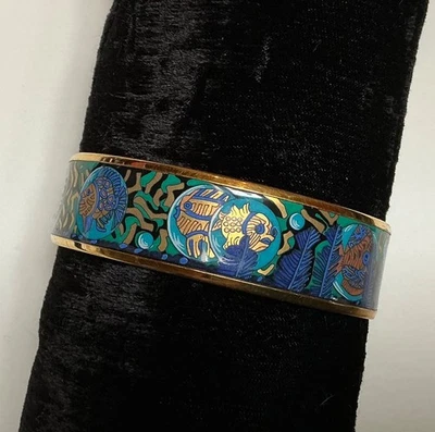 Brazalete ancho HERMES esmalte PM 65 borde dorado, azul pez, negro y dorado Foto 1 de 4