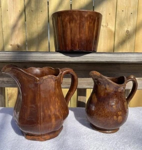 3 larger Antique Brown Stoneware Pottery, 2 pitchers &1 pot, Bennington? Unbrand - Picture 1 of 14