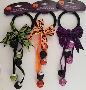 Halloween Jingle Bell Türknauf Aufhänger, Auswahl: Glocke & Schleife Farben  - Bild 1 von 4