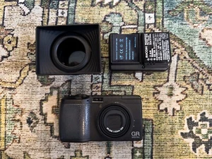 Ricoh GR1 digital CCD 8.1MP Camera with GH1 Lens Hood and Extra Batteries Clean! - Picture 1 of 9