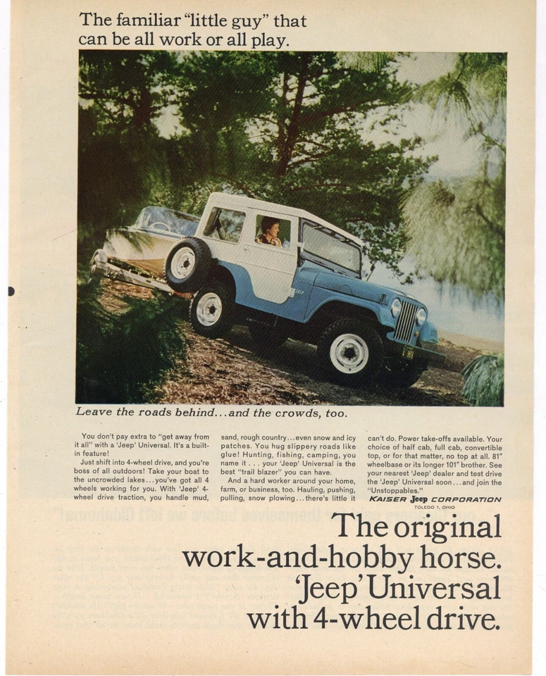 Jeep Universal 1965 anuncio impreso: azul y blanco - tirando del bote - caballo de trabajo y pasatiempo Foto 1 de 1