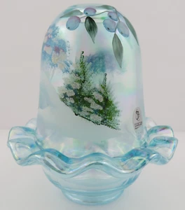 Lámpara de hadas Fenton azul aguamarina iridiscente invierno escena pintada por P.Fleak con base - Imagen 1 de 23
