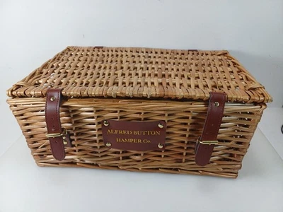 Alfred Button Hamper Co. Medium Wicker Hamper Basket (45cm x 31cm x 20cm ) Empty - Image 1 of 4