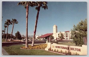 Postal de mediados de siglo Scottsdale Arizona Hilton Hotel Scottsdale Road - Imagen 1 de 2