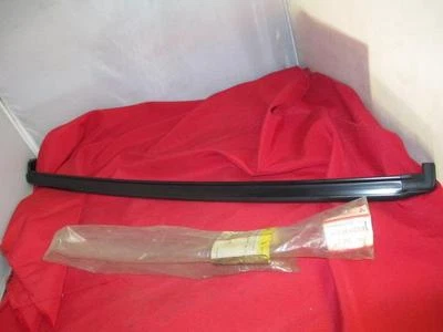 Moldura revelada para 85 86 87 Mitsubishi Mirage NOS MOPAR MB384677 Foto 1 de 4