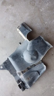 Dacia Duster I Couvercle D'Axe Avant Droit VR 688310003R - Photo 1/2