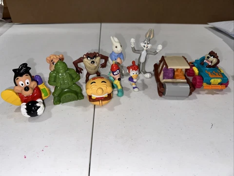 Vintage Lot Of Toys Figures From The 1980s Bugs Bunny TMNT Flintstones others Cover