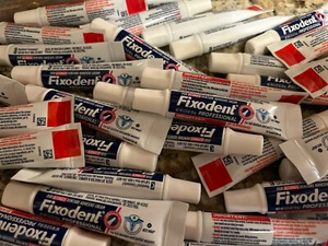 25 Tubi Fixodent Crema Adesiva per Protesi Professionale Bulk - Foto 1 di 2