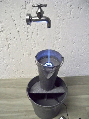 Gartenbrunnen Zinkeimer mit Beleuchtung  verzinktes Metall - Kunststoff - Bild 1 von 4