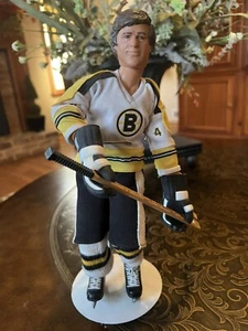 NHL #4 BOBBY ORR BOSTON BRUINS Hockey 12” Statue On Base - Picture 1 of 2