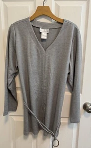 Susan Graver 1X Pullover Gris Túnica Cuerda Cinturón Cuello en V Costura Frontal Usado - Imagen 1 de 15