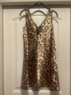 雅芳风格豹纹缎面睡衣-二手-SZ SM-黑色/金色/聚酯 — 第 1/4 张图片